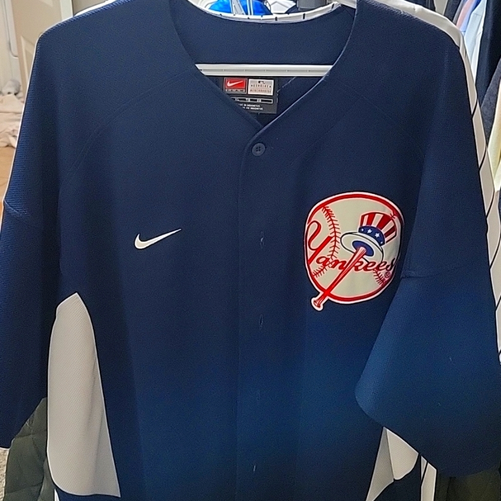 New York Yankees jersey, mens XXL. In great condition, like new